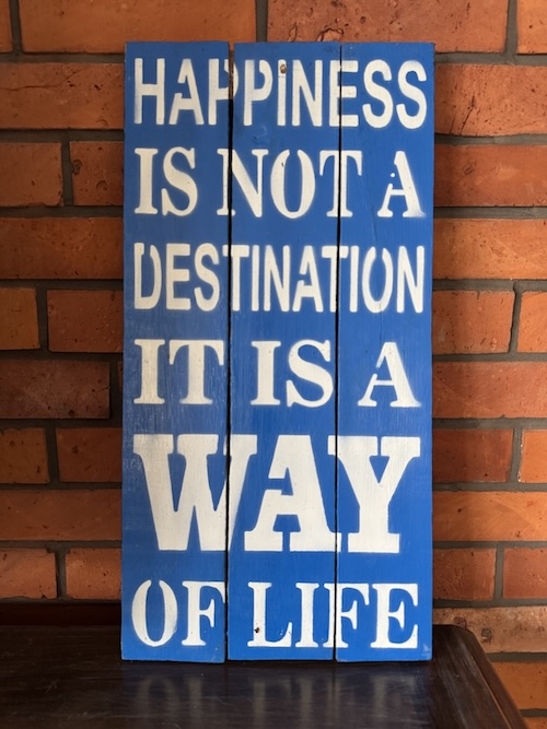 Zdjęcie napisu "Happiness is not a destination. It is a way of life."