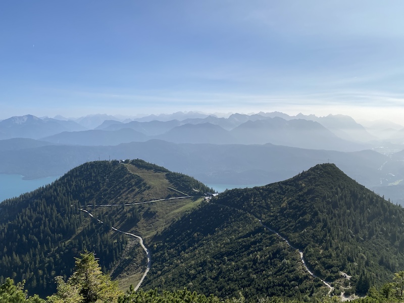 Widok na gory ze szczytu Herzogstand w Bawarii