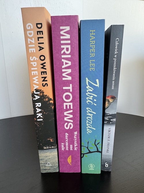 Wszystkie książki opisane w artykule ułożone obok siebie